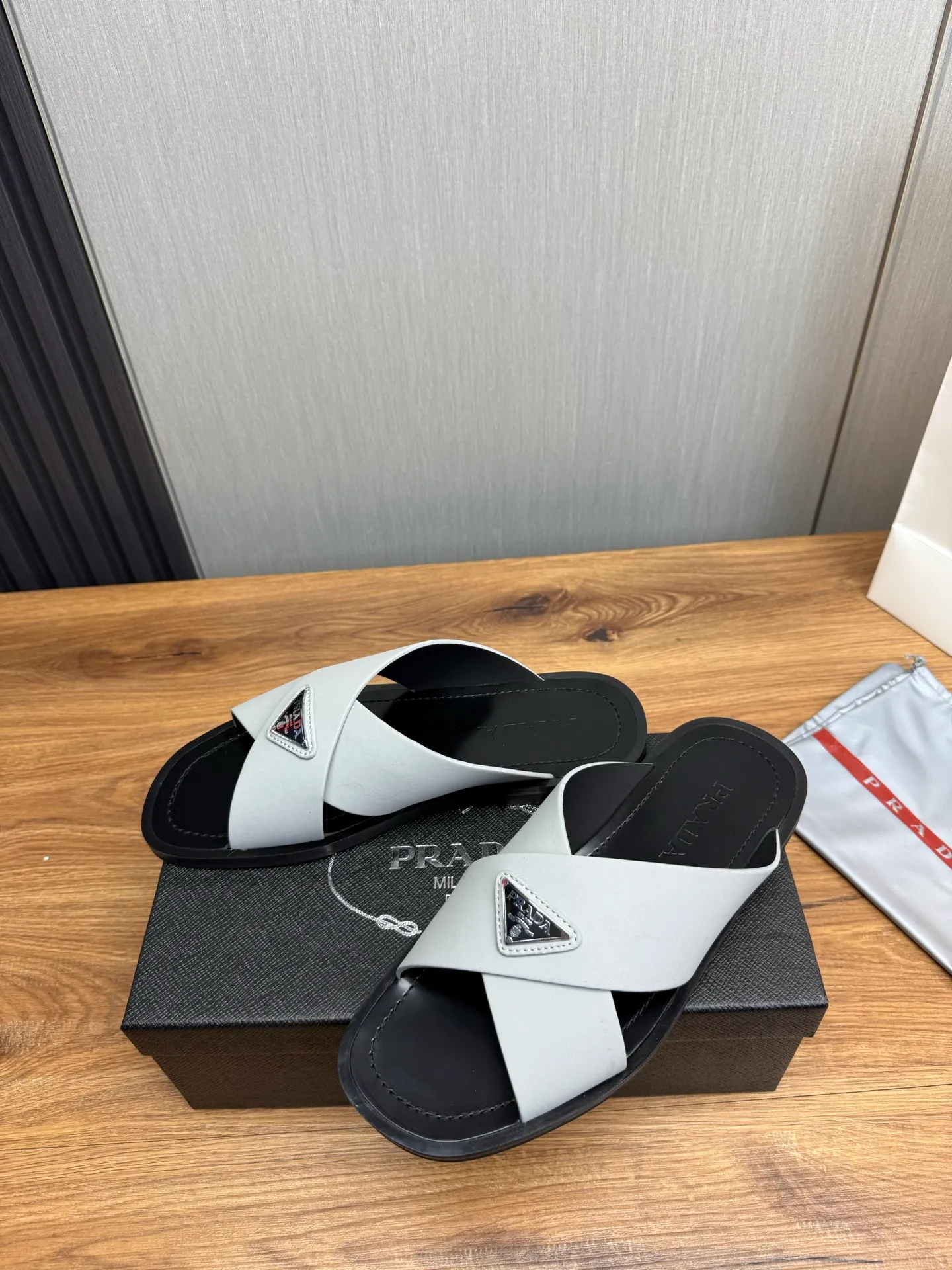 Factory price 340💰 ＰＲＡＤＡPrada - popular men's slippers hot sale 🔥 🩴Official website one to one production 38-45 sizes 45 46 🉑️Customized!